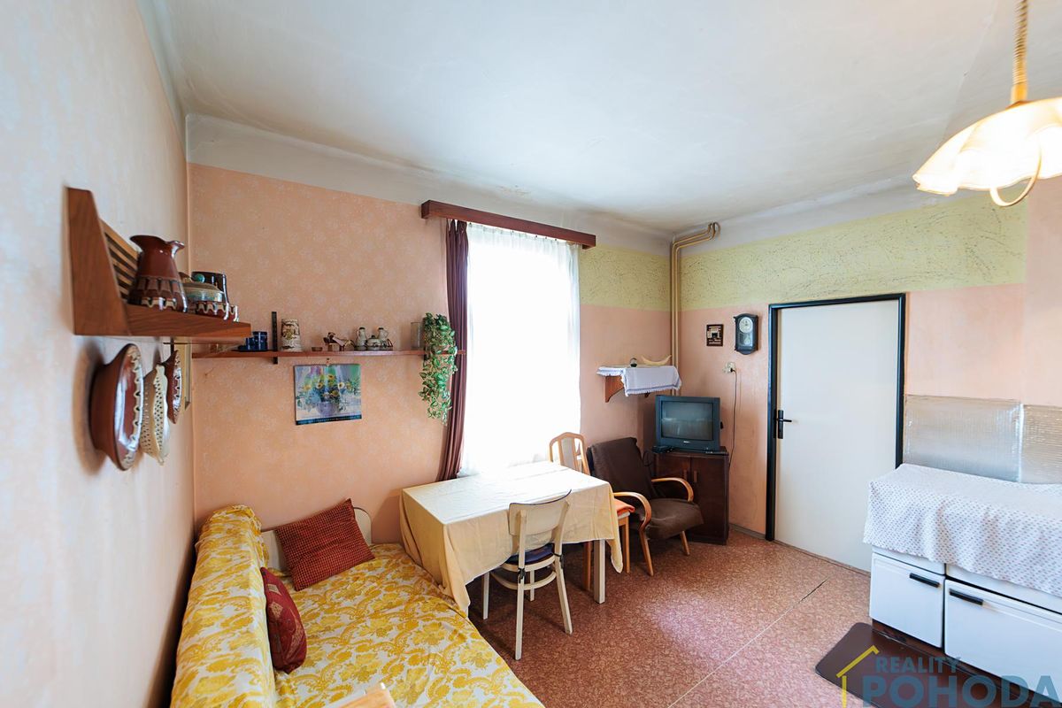 Prodej rodinného domu 120 m², pozemek 705 m² – fotografie 2