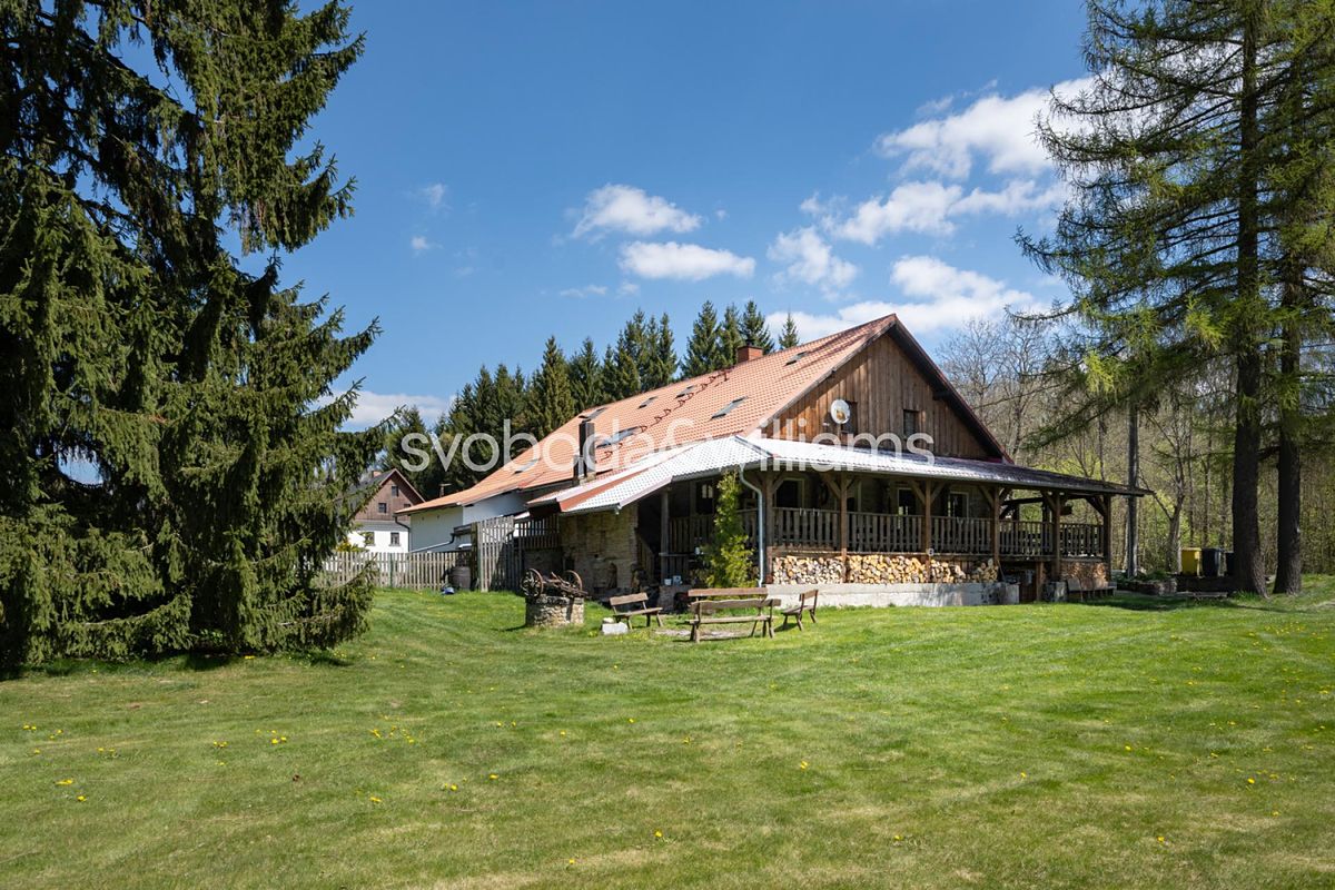 Prodej rodinného domu 792 m², pozemek 4658 m²