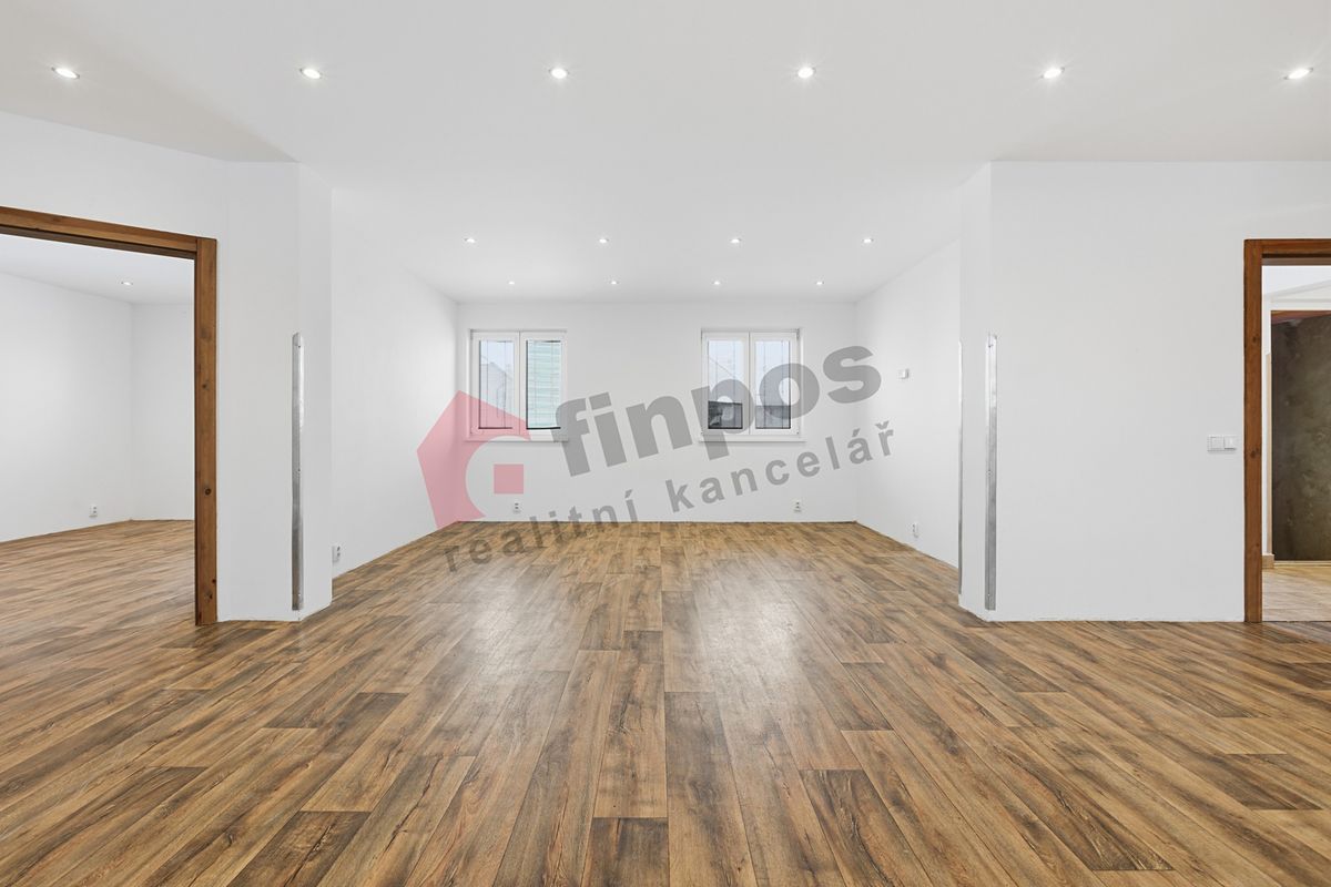 Prodej rodinného domu 282 m², pozemek 409 m² – fotografie 4