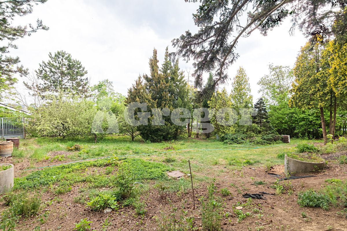 Prodej stavebního pozemku 1537 m²