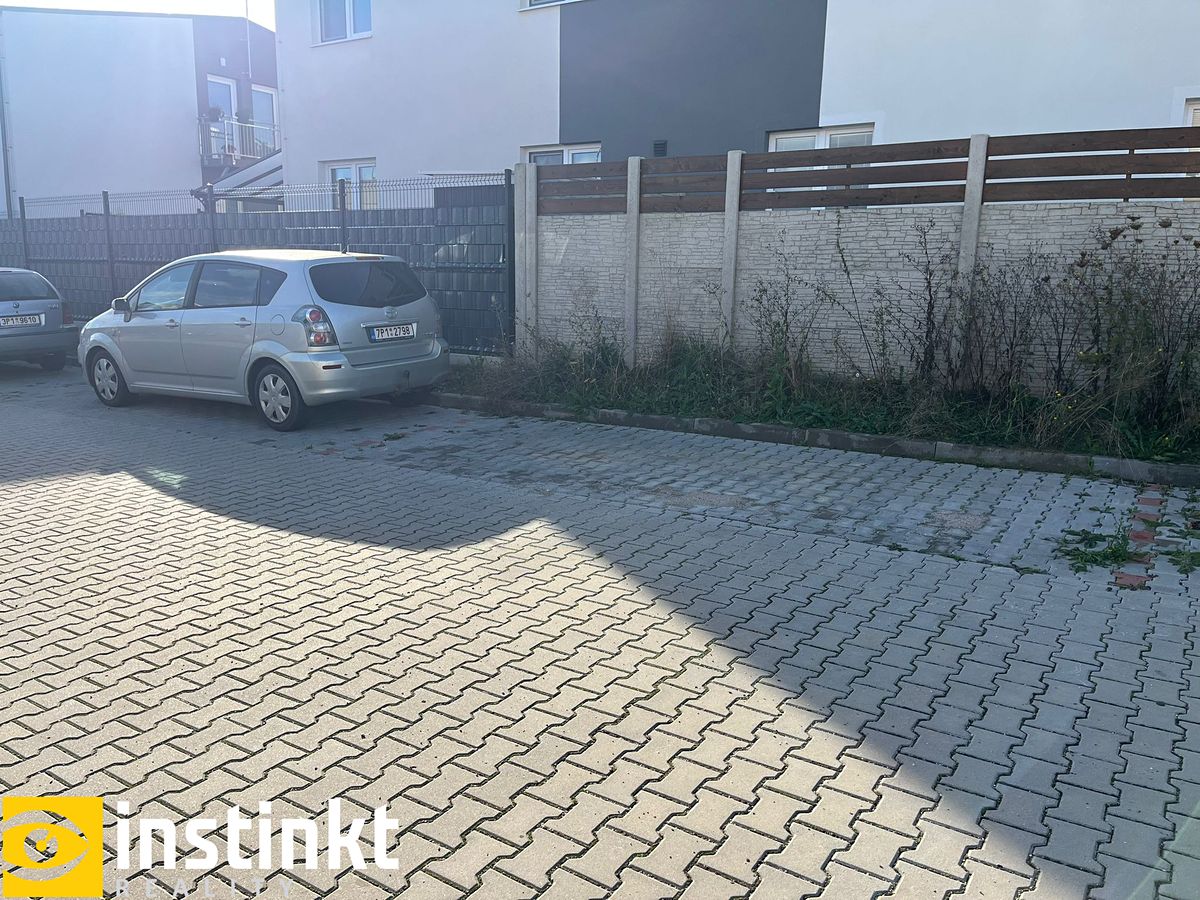 Pronájem garážového stání 12 m² – fotografie 3