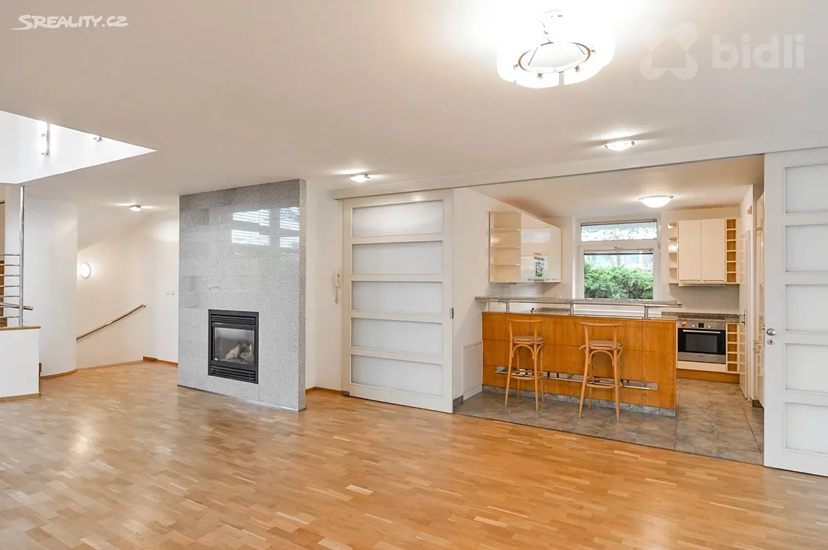 Pronájem rodinného domu 379 m², pozemek 572 m² – pohled 3