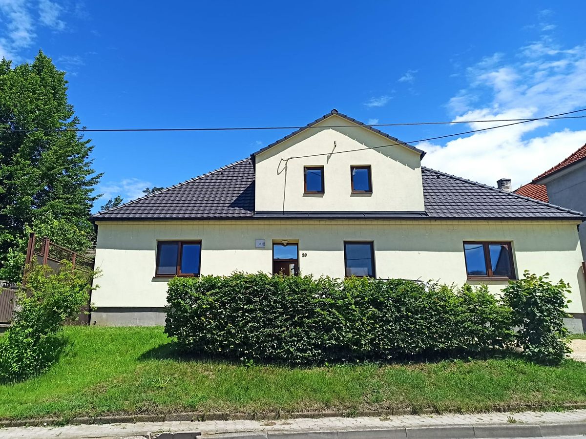 Prodej vícegeneračního domu 418 m², pozemek 1913 m² – fotografie 2