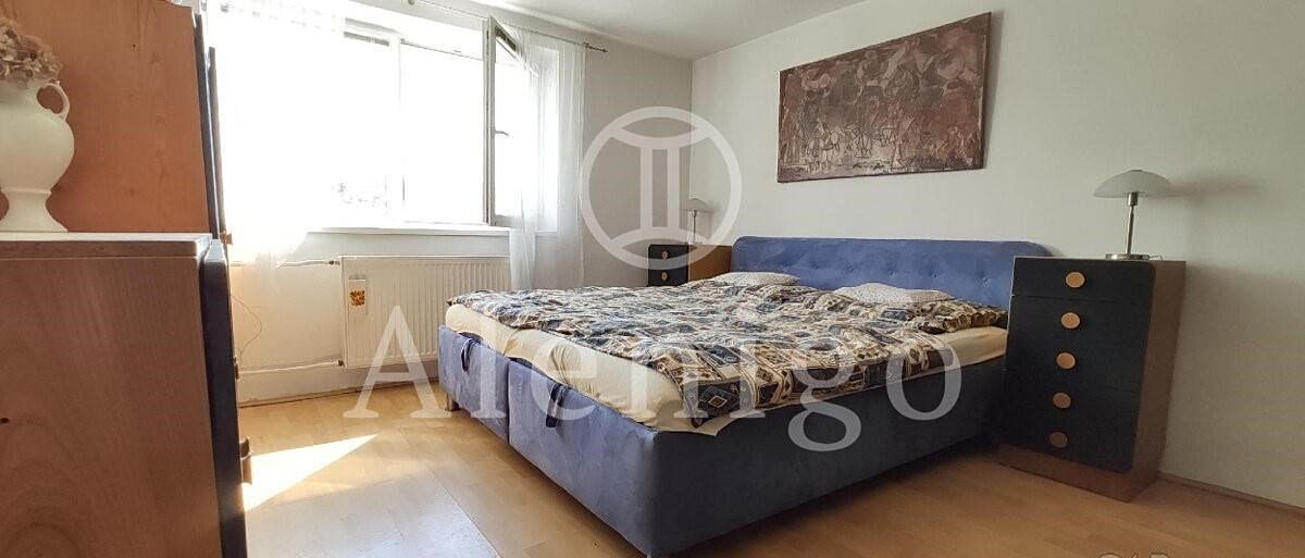 Prodej rodinného domu 275 m², pozemek 676 m² – fotografie 5