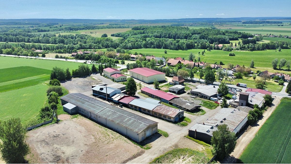 Prodej komerčního pozemku 30000 m²