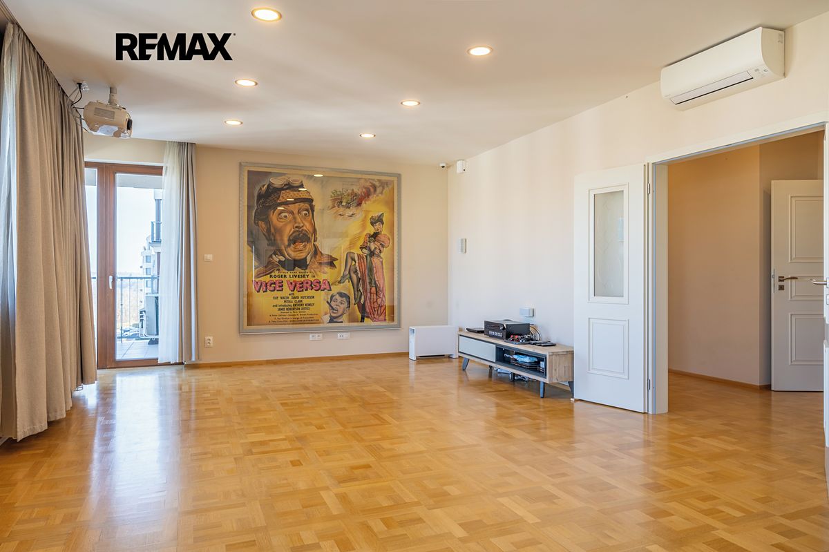 Prodej bytu 6 pokojů a více 194 m²