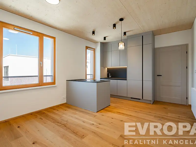 Prodej bytu 4+kk 86 m², Pardubice – náhled fotky 2