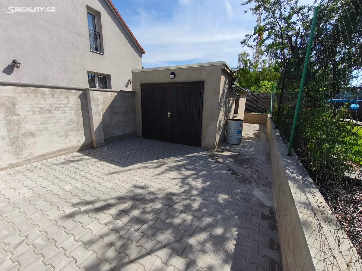 Pronájem garáže 65 m², Unhošťská