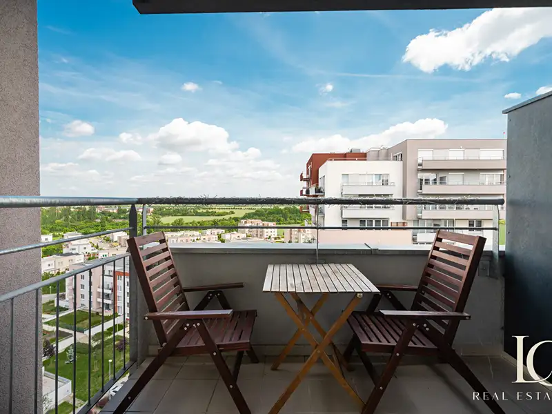 Prodej bytu 1+kk 30 m², Praha – náhled fotky 1