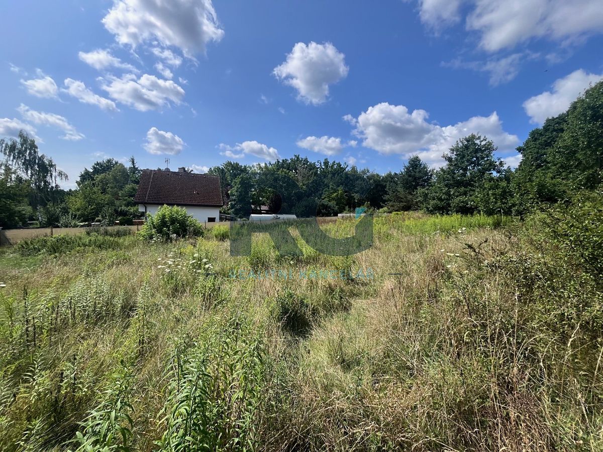 Prodej stavebního pozemku 1028 m² – fotografie 2