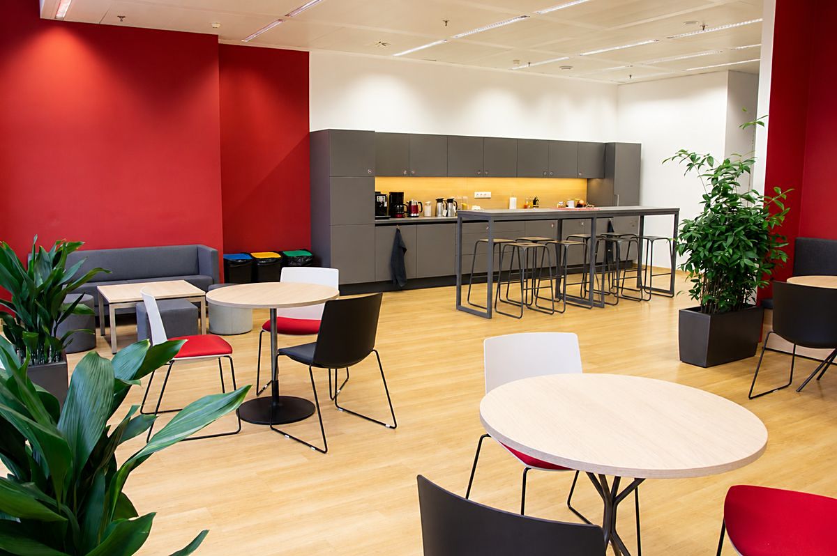 Pronájem kanceláře 795 m² – fotografie 2