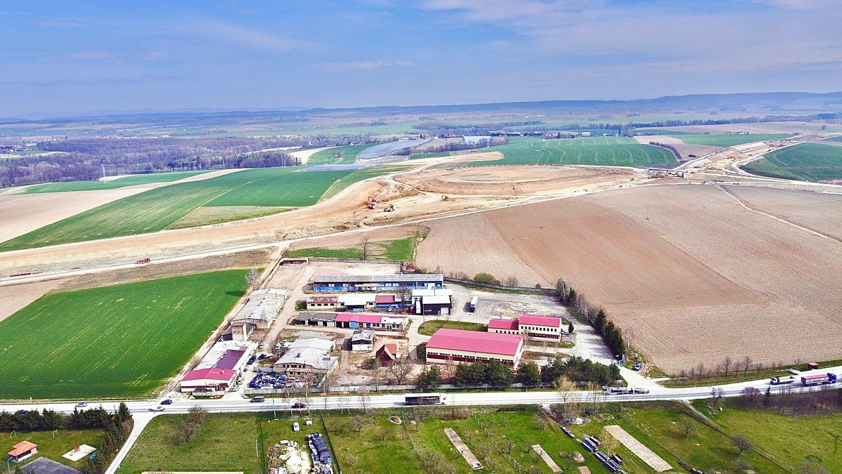 Prodej komerčního pozemku 15000 m² – fotografie 5