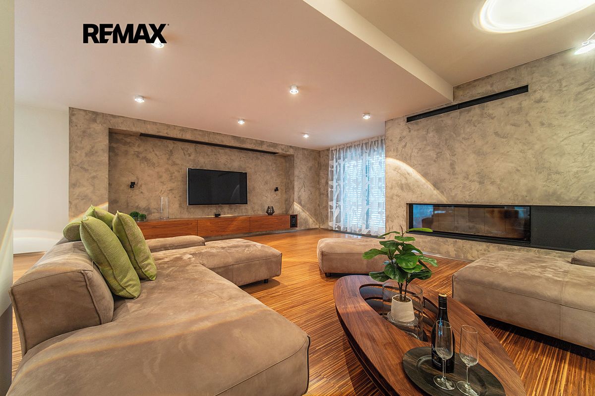 Prodej rodinného domu 536 m², pozemek 1709 m² – fotografie 3