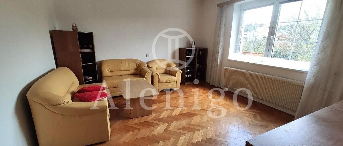 Prodej rodinného domu 275 m², pozemek 676 m² – fotografie 4