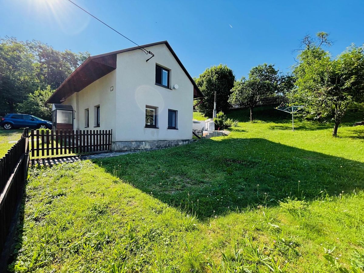 Prodej rodinného domu 130 m², pozemek 1063 m² – fotografie 2