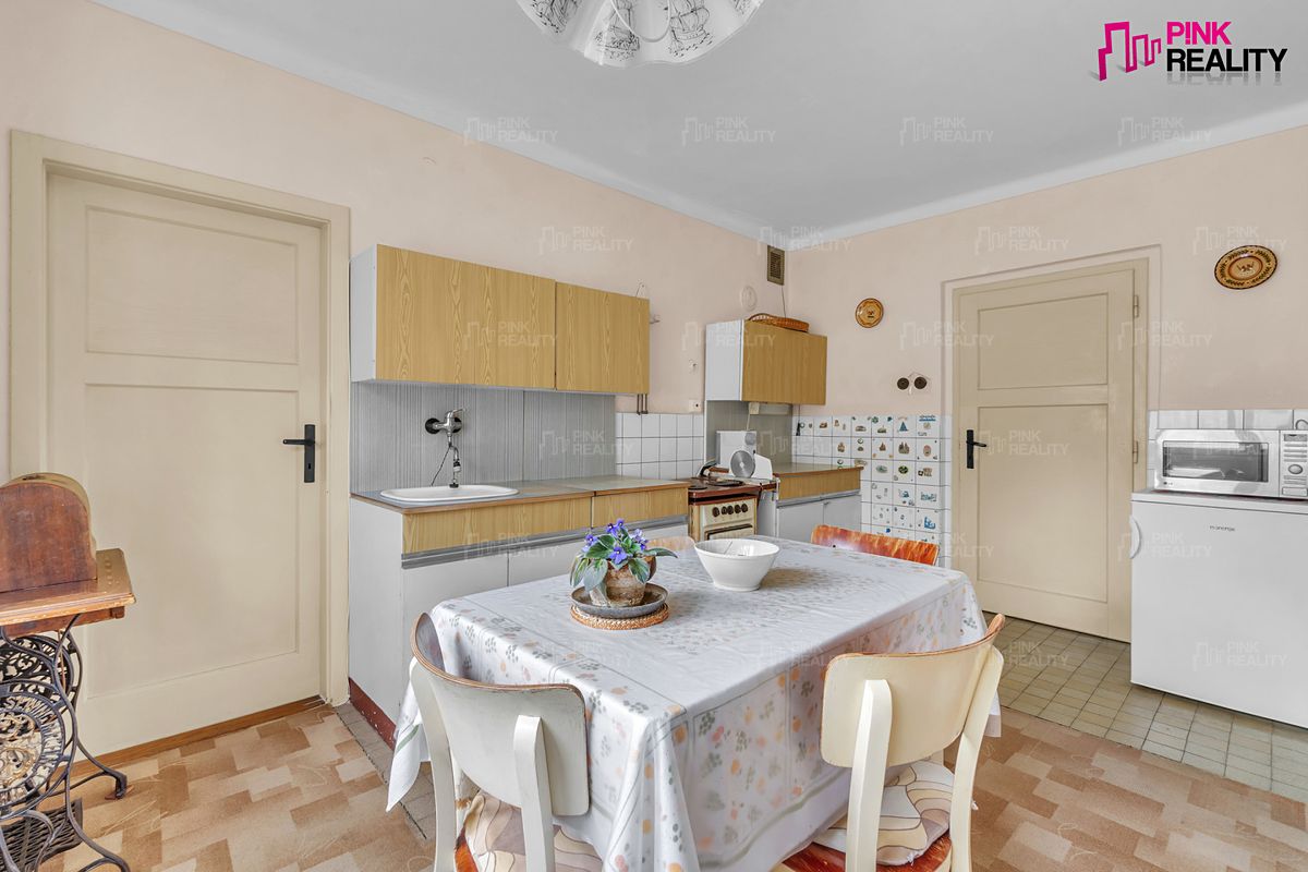 Prodej rodinného domu 179 m², pozemek 1613 m² – fotografie 3