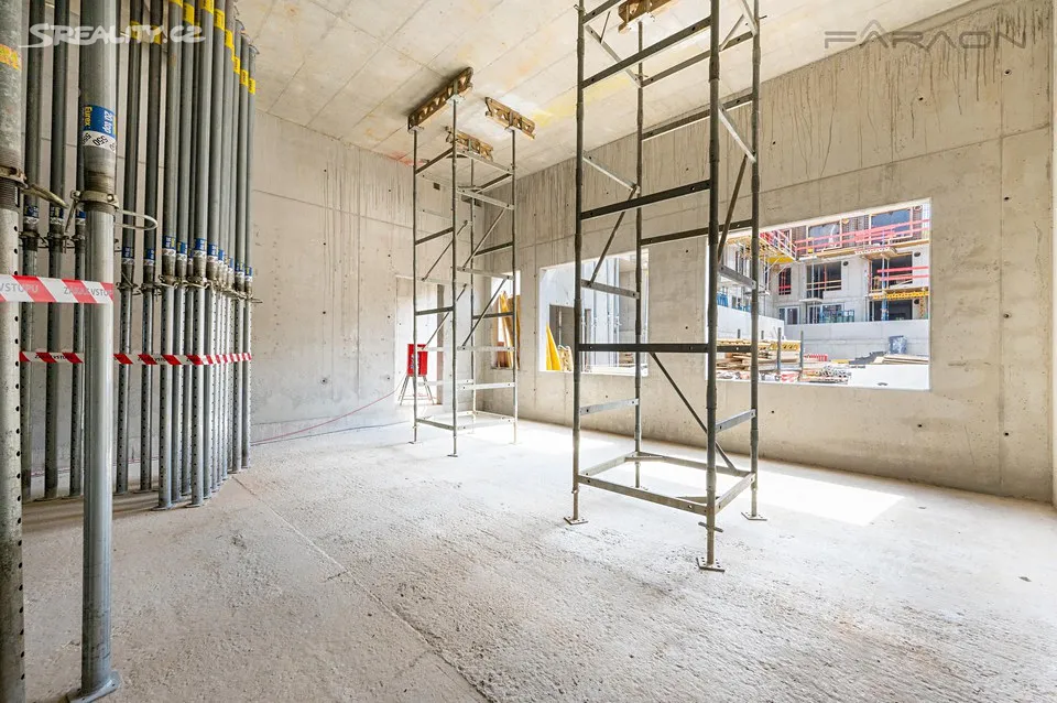 Pronájem kanceláře 77 m², Praha