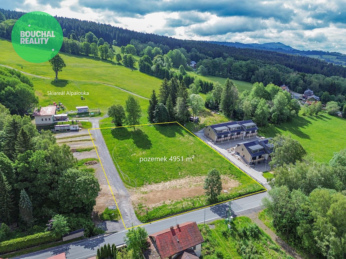 Prodej stavebního pozemku 4951 m²