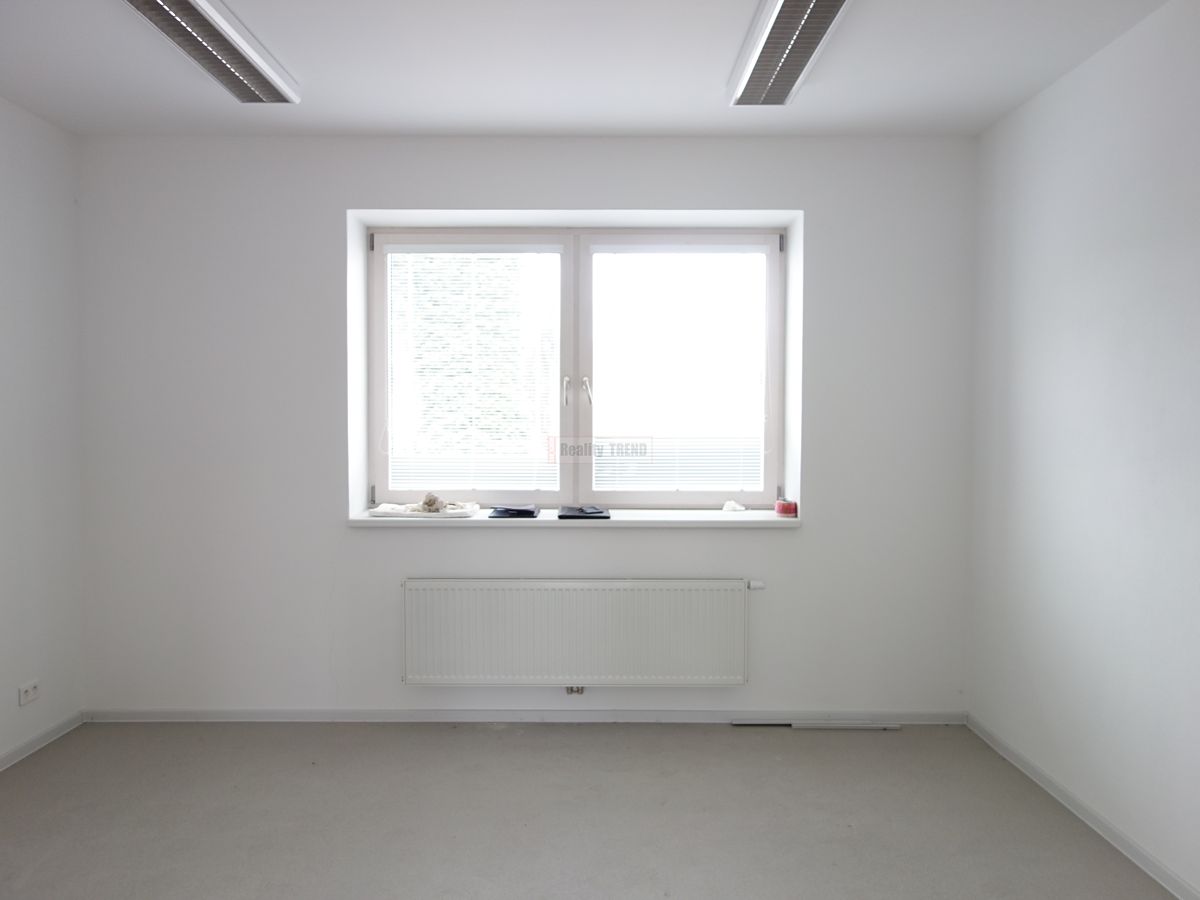 Pronájem kanceláře 60 m² – fotografie 3