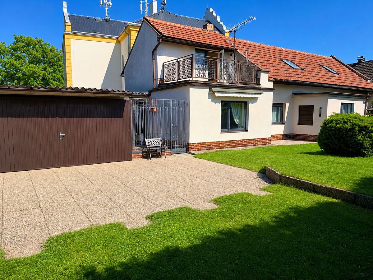 Prodej rodinného domu 196 m², pozemek 823 m² – fotografie 3