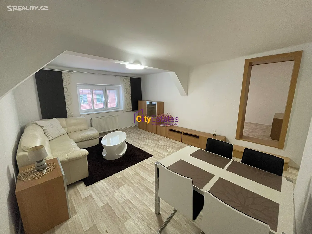 Pronájem bytu 2+1 57 m² – pohled 2