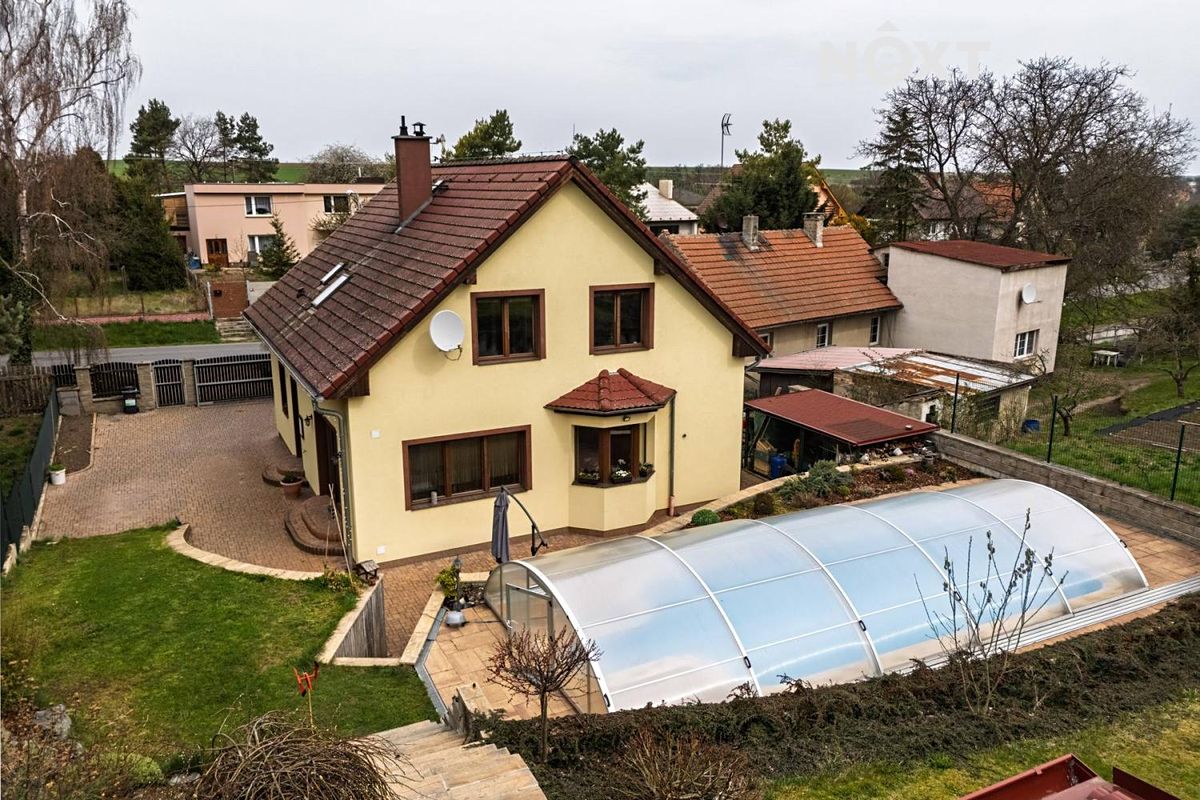 Prodej rodinného domu 179 m², pozemek 809 m² – fotografie 2
