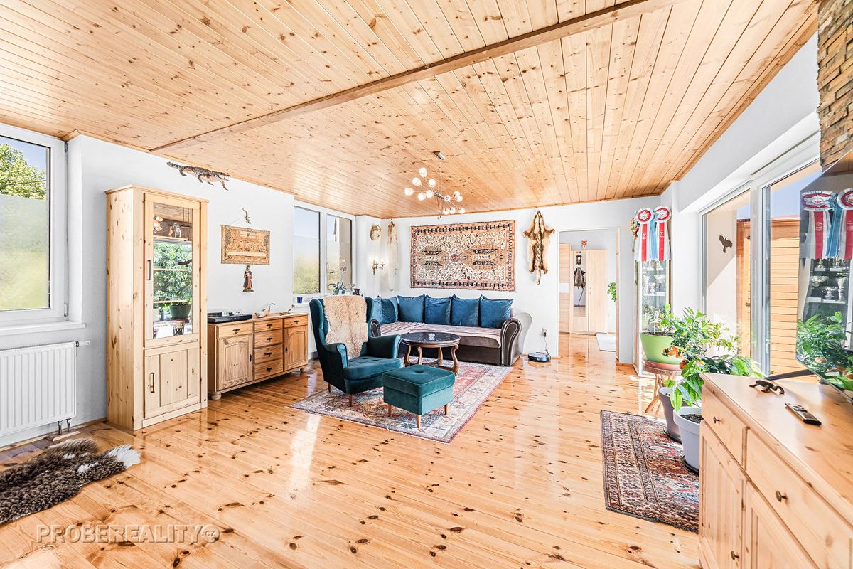 Prodej rodinného domu 96 m², pozemek 714 m² – fotografie 2