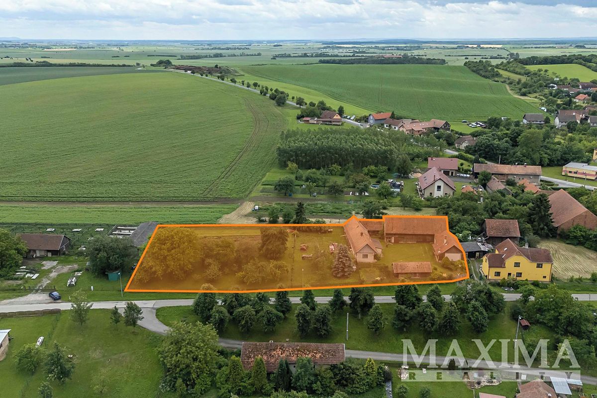 Prodej rodinného domu 196 m², pozemek 3601 m²