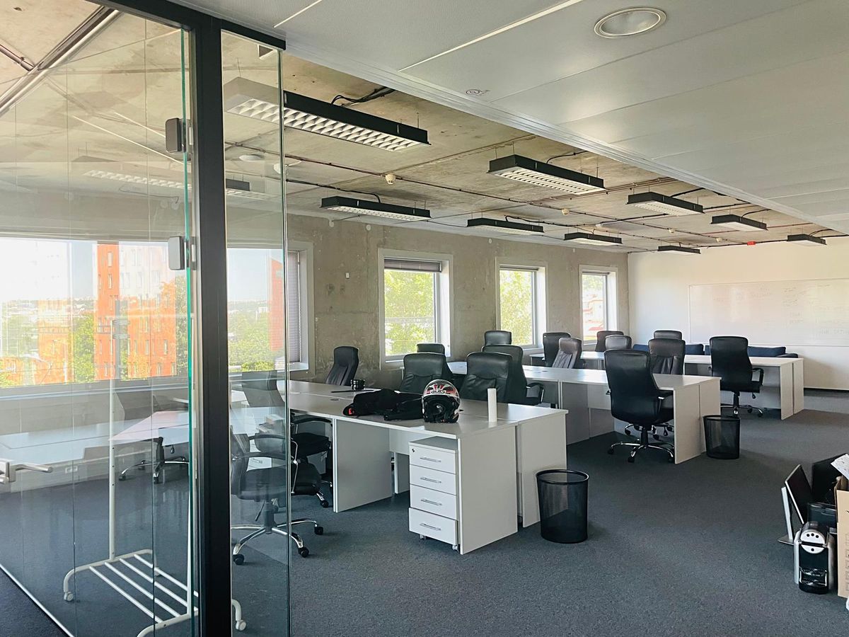 Pronájem kanceláře 329 m² – fotografie 3