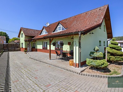 Prodej  rodinného domu 200 m², pozemek 1 164 m²