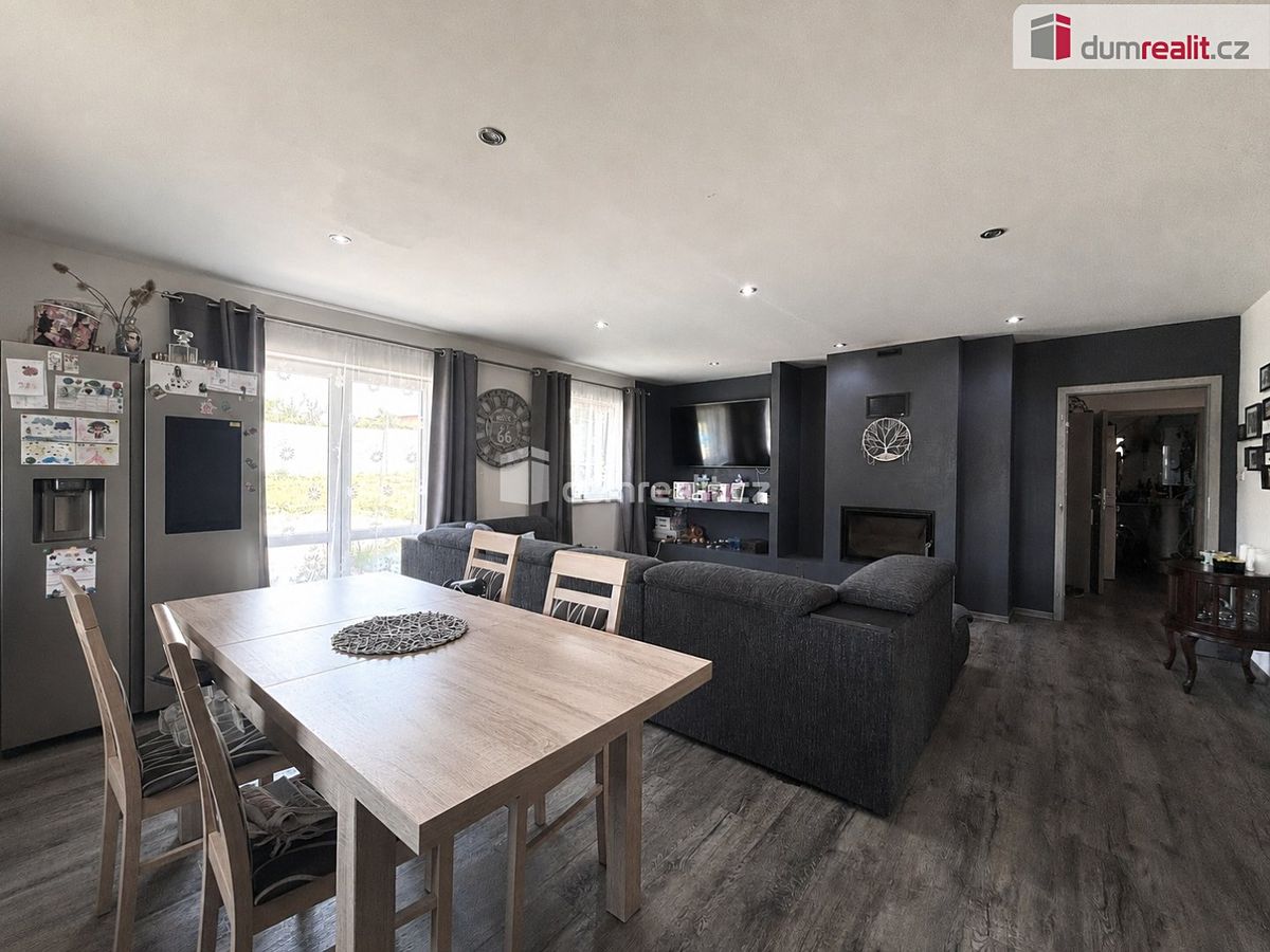 Prodej rodinného domu 135 m², pozemek 1037 m² – fotografie 4