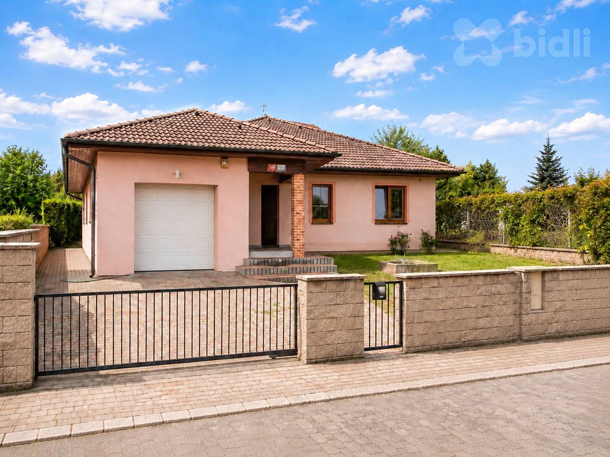 Prodej rodinného domu 220 m², pozemek 715 m²