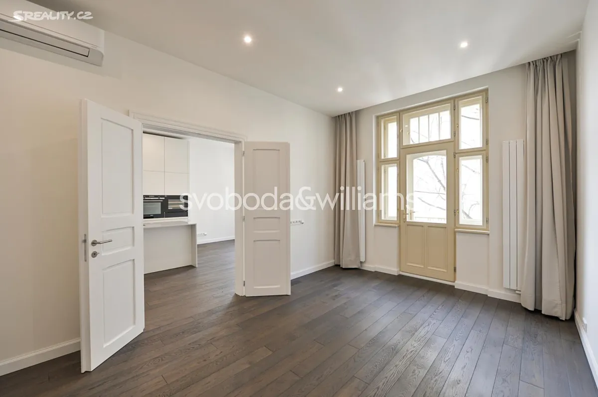 Pronájem bytu 4+kk 135 m² – pohled 2
