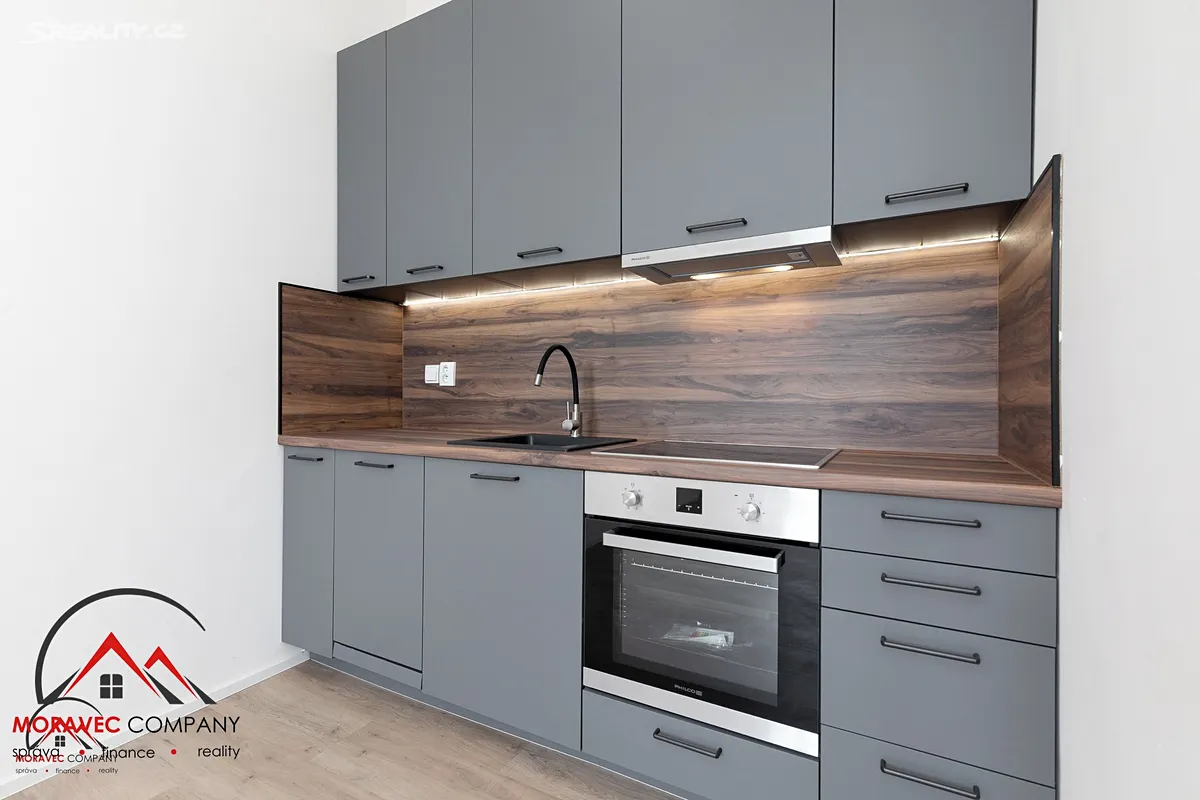 Pronájem bytu 2+kk 41 m² – pohled 2