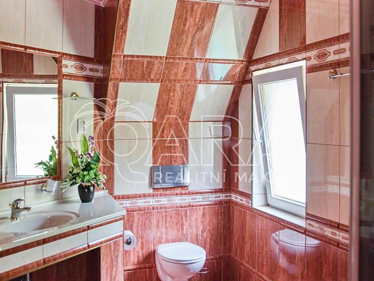 Prodej komerčního prostoru, 832 m² (48 z 60)