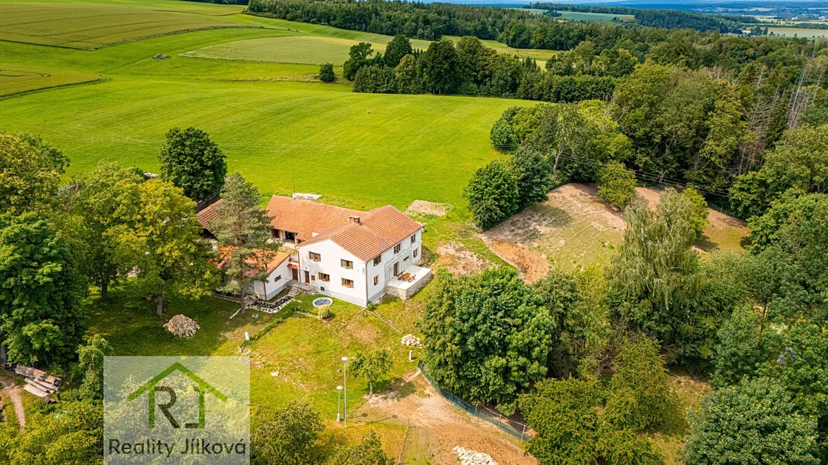 Prodej rodinného domu 300 m², pozemek 12289 m²