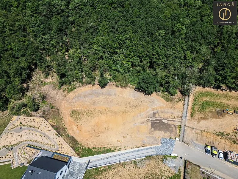 Prodej stavebního pozemku 2762 m², Králův Dvůr – náhled fotky 3