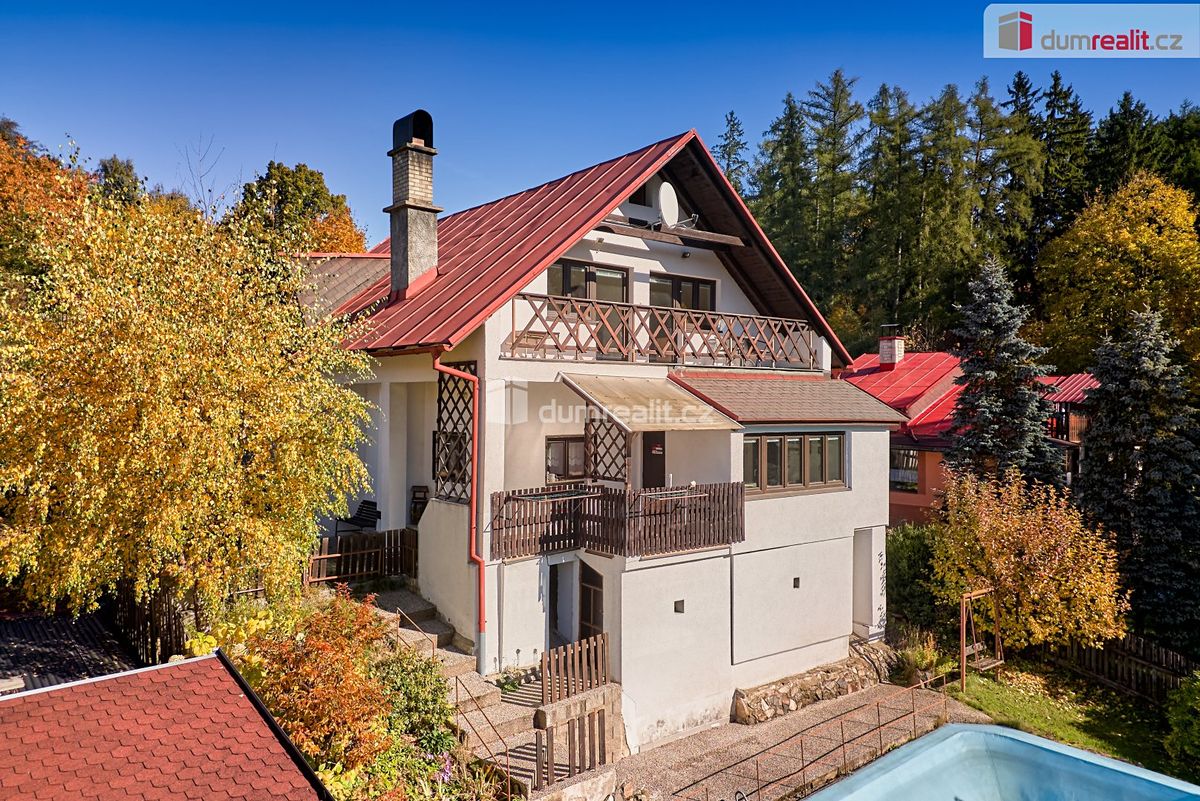 Prodej rodinného domu 250 m², pozemek 1520 m²
