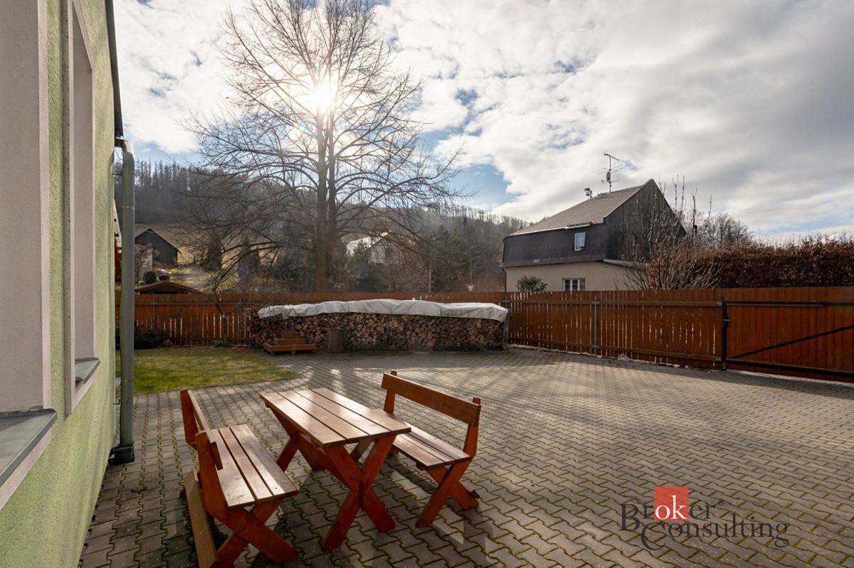Prodej rodinného domu 268 m², pozemek 1316 m² – fotografie 5