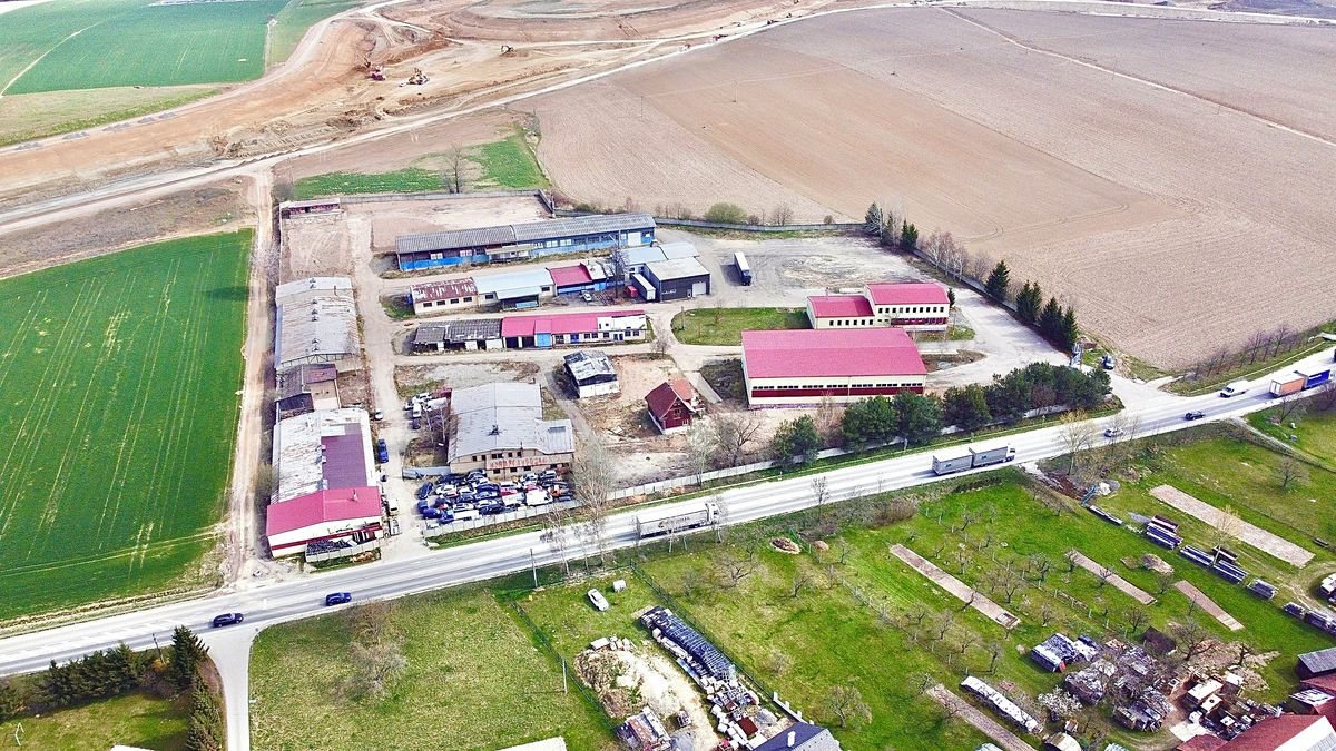 Prodej komerčního pozemku 15000 m²