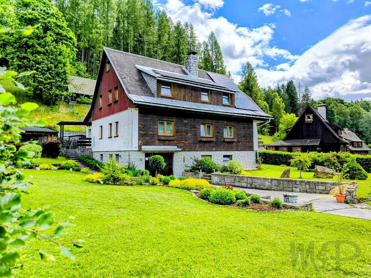 Prodej rodinného domu 220 m², pozemek 2343 m² – pohled 4