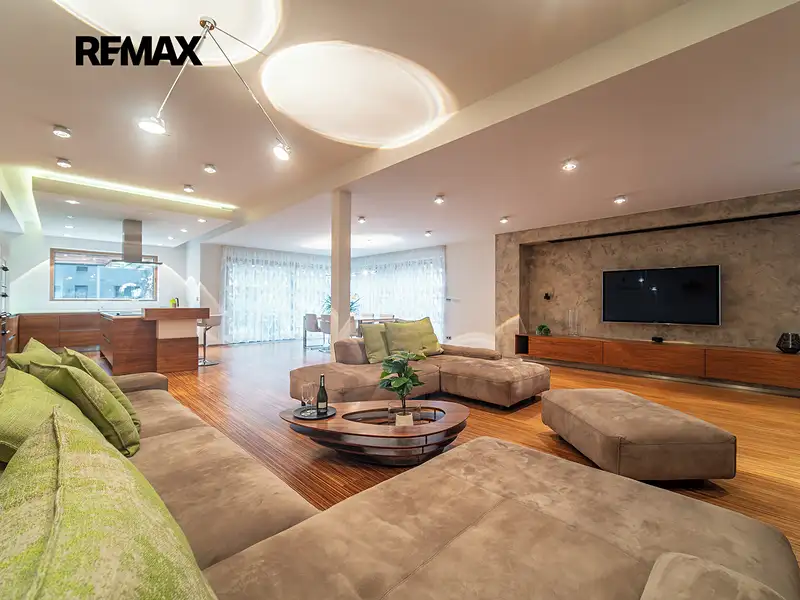Prodej rodinného domu 536 m², pozemek 1709 m², Praha – náhled fotky 2