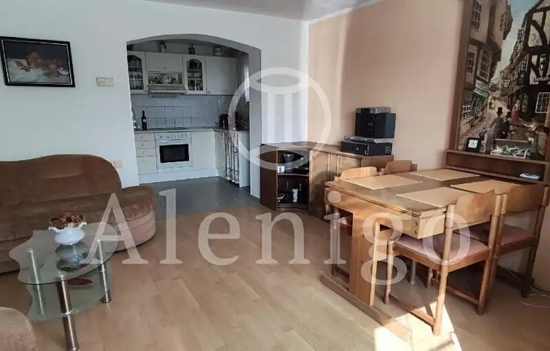 Prodej rodinného domu 275 m², pozemek 676 m², Praha – náhled fotky 3