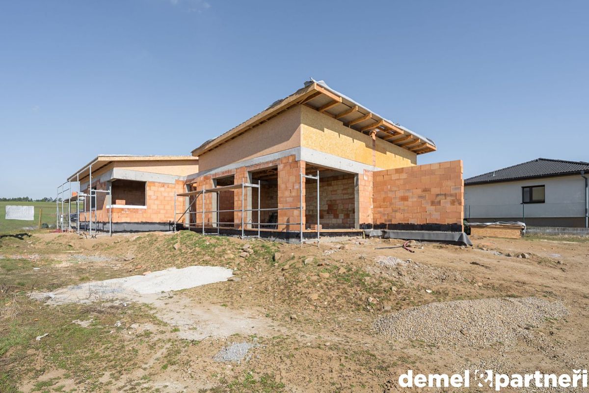 Prodej rodinného domu 112 m², pozemek 779 m² – fotografie 2