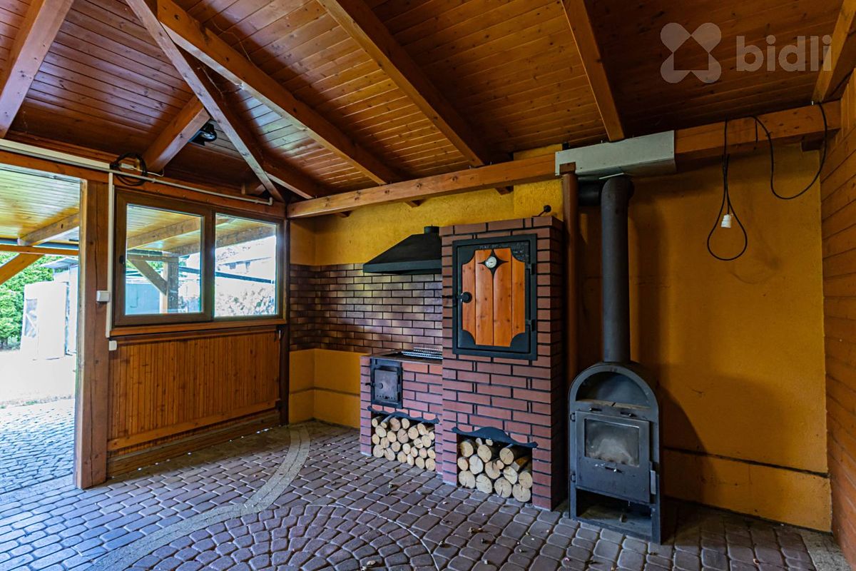 Prodej rodinného domu 302 m², pozemek 1108 m² – fotografie 2
