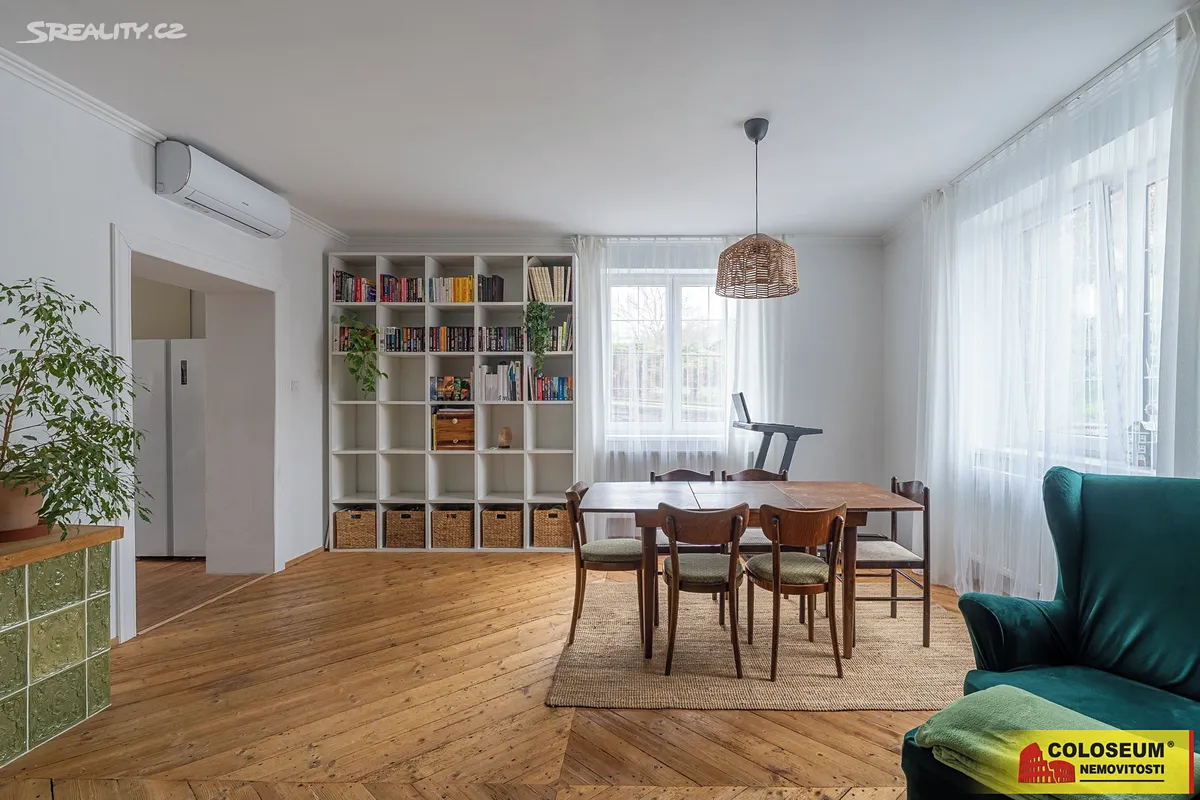 Prodej vily 298 m², pozemek 1145 m² – pohled 2