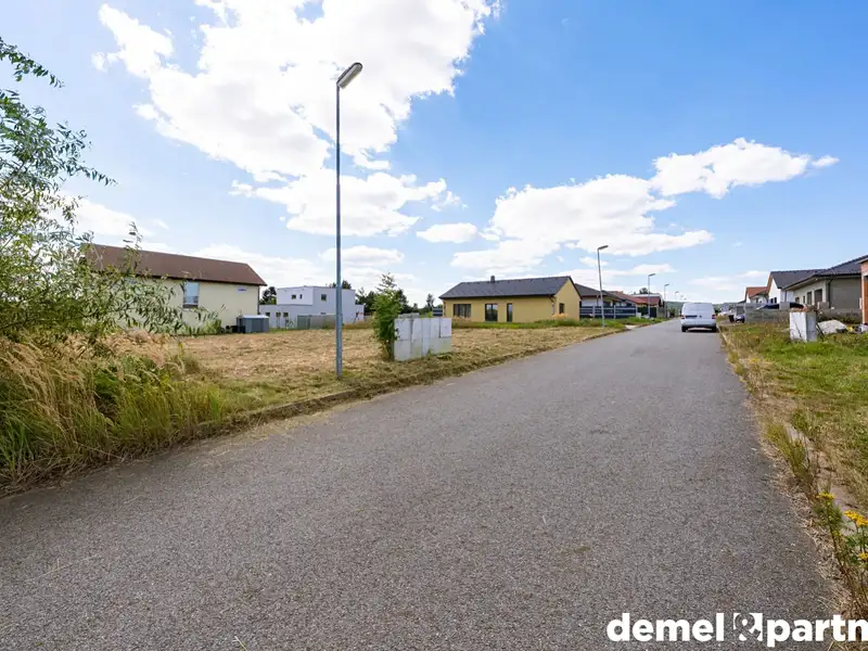 Prodej stavebního pozemku 640 m², Střítež – náhled fotky 2