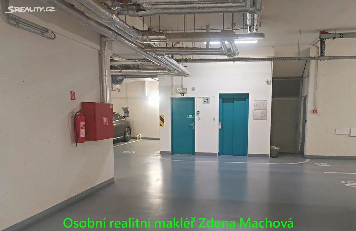 Pronájem garážového stání 18 m² – pohled 6