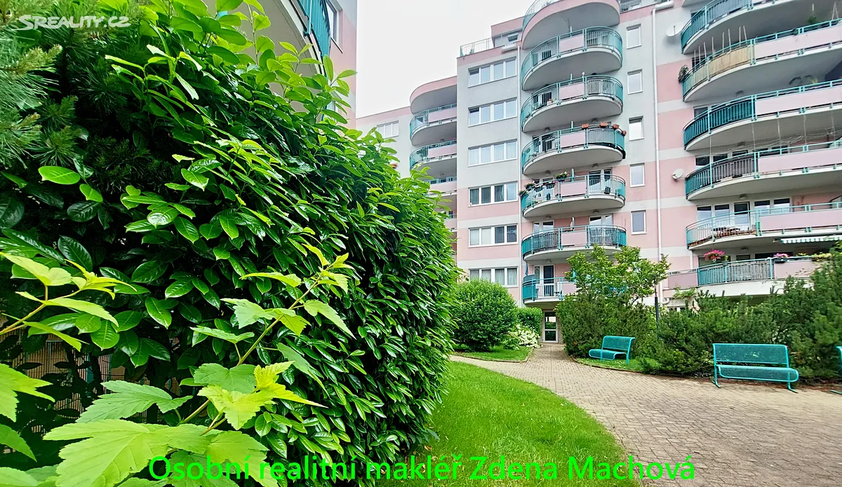 Pronájem garážového stání 18 m² – pohled 3