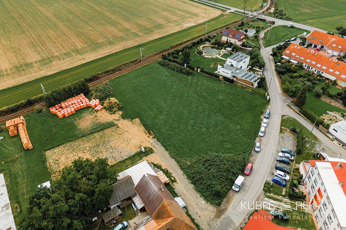 Prodej stavebního pozemku 1732 m² – fotografie 3
